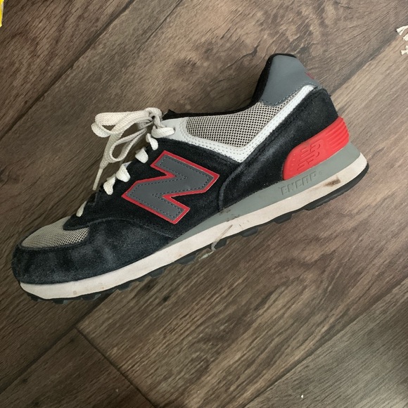 New balances barely work. In good condition . - Picture 2 of 3